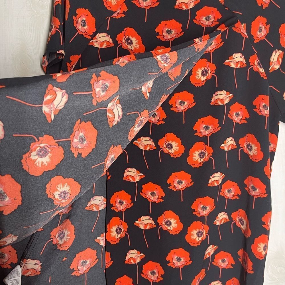 CABi navy and orange floral‎ short sleeve top, size small - Picture 13 of 14